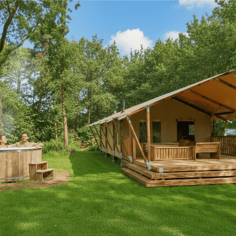 Tente en toile et en bois 5 personnes - Confort avec bain à remous privé (4+1)