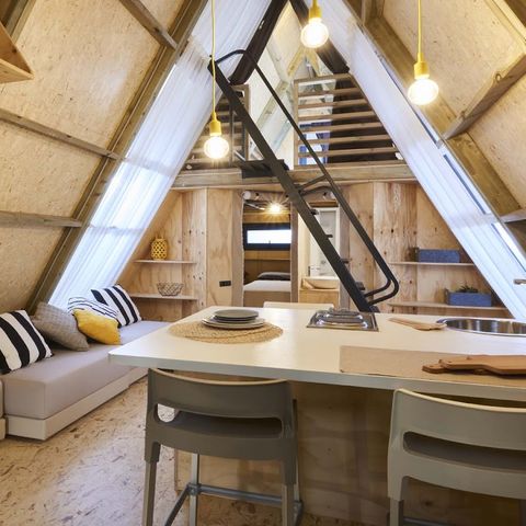 TENTE 4 personnes - Cabine de luxe avec bain à remous