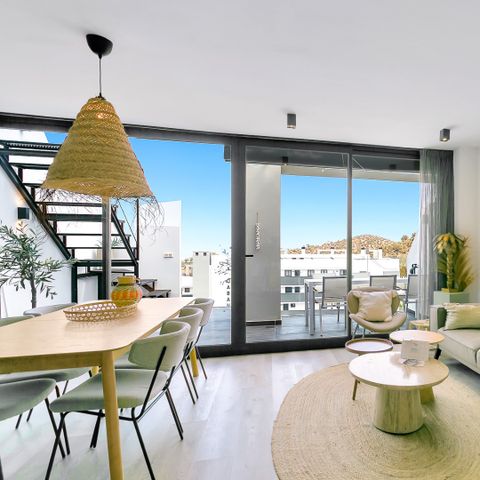 APPARTEMENT 6 personnes - Penthouse au bord de la piscine