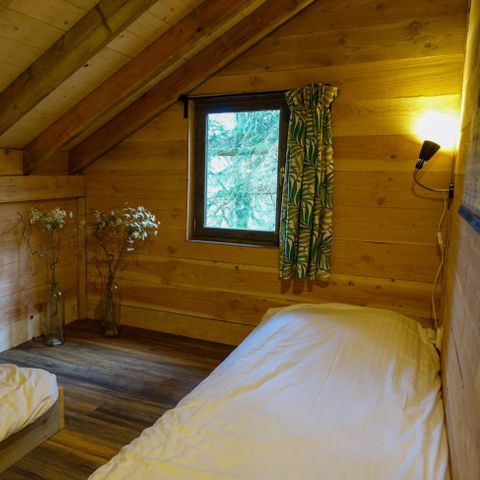 HÉBERGEMENT INSOLITE 6 personnes - Maison dans les arbres XXL Bain à remous