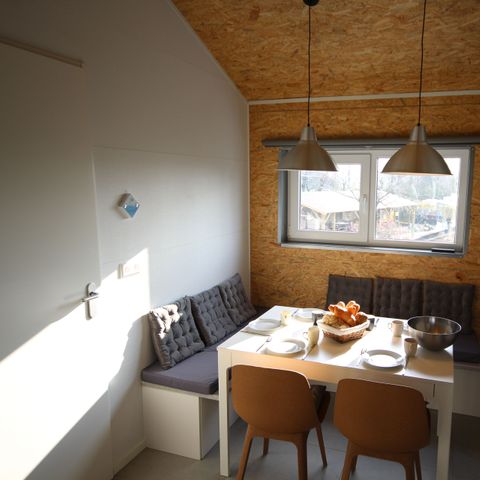 APPARTEMENT 6 personnes - Hangar au-dessus