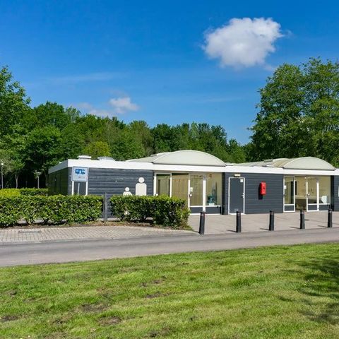 Emplacement - Aire de camping-car « Comfort » au bord de l'eau