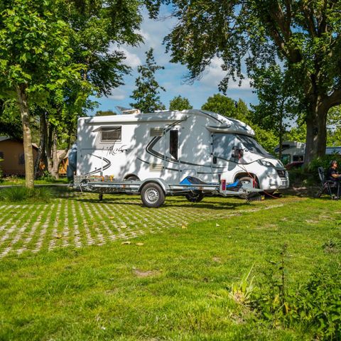 Emplacement - Aire de camping-car « Comfort » au bord de l'eau