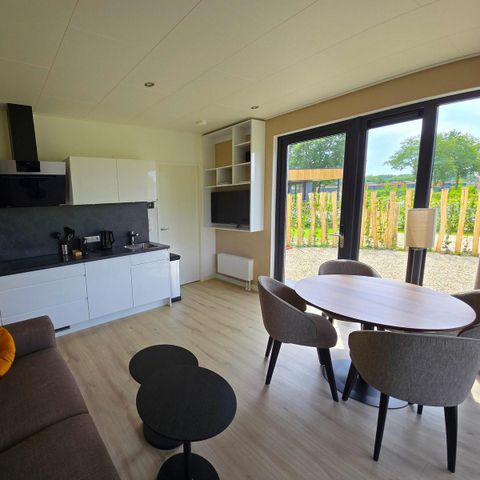 LODGE 2 personnes - Pavillon d'eau avec bain à remous