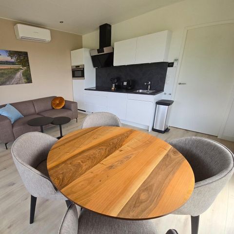 LODGE 2 personnes - Pavillon d'eau avec bain à remous