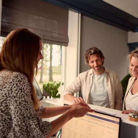 LODGE 2 personnes - Water Lodge Deluxe avec sauna et bain à remous