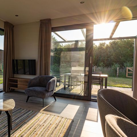 MAISON 4 personnes - avec clôture pour chiens, sauna et bain à remous