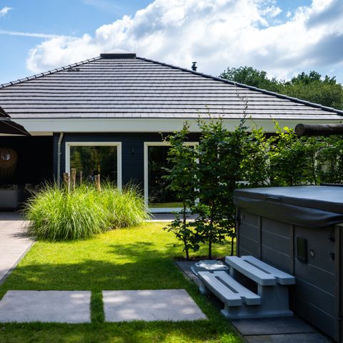 Hébergement pour groupe 18 personnes - Villa bien-être avec 2 saunas, jacuzzi et grill Kota