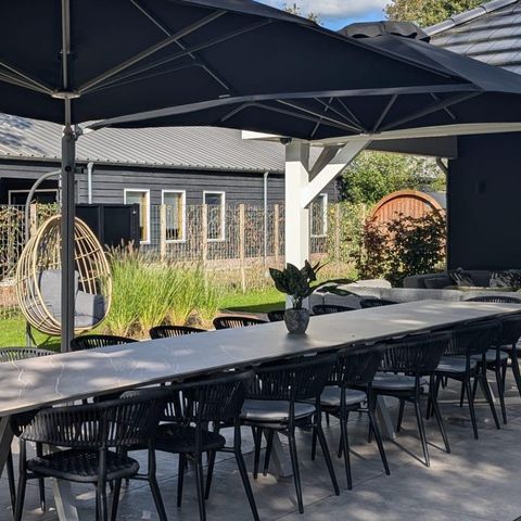 MAISON 18 personnes - Villa bien-être avec 2 saunas, jacuzzi et grill Kota