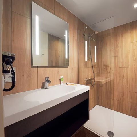 BUNGALOW 8 personnes - Exclusivement au bord du lac TH2043