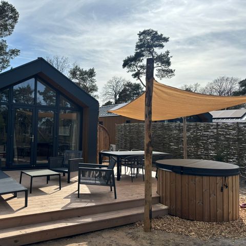 LODGE 4 personnes - Pavillon forestier avec bain à remous et sauna