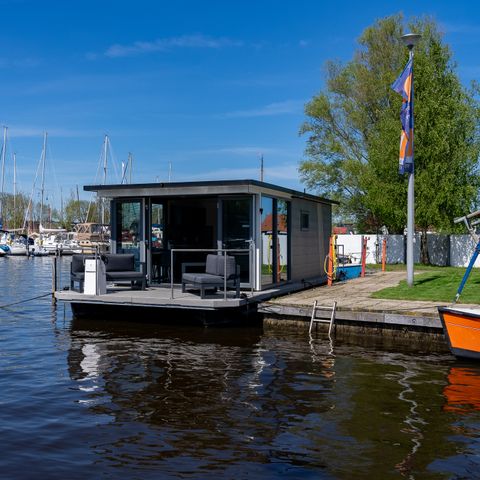 HÉBERGEMENT INSOLITE 4 personnes - Bateau-logement Heeg