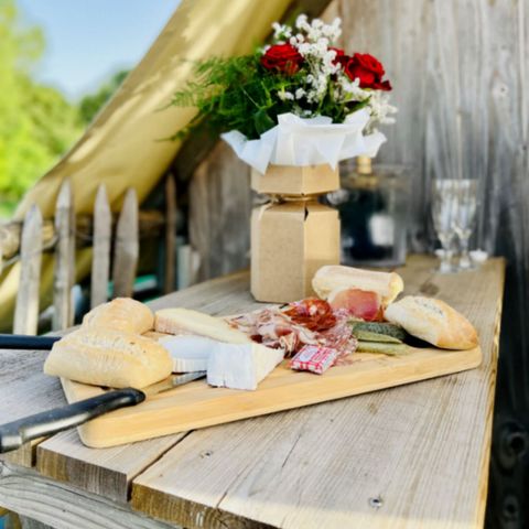 HÉBERGEMENT INSOLITE 2 personnes - Cabane du LAC flottante