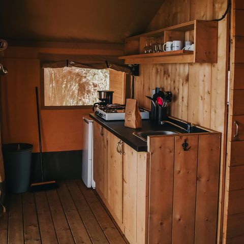 Tente en toile et en bois 4 personnes - sanitaires BOS compris