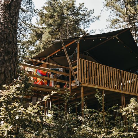 Tente en toile et en bois 4 personnes - sanitaires BOS compris