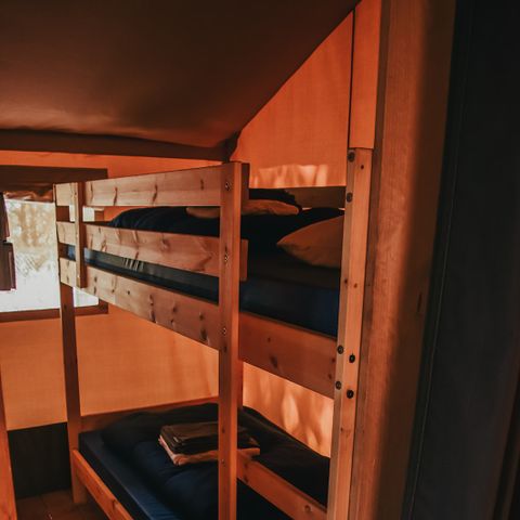 Tente en toile et en bois 4 personnes - sanitaires BOS compris