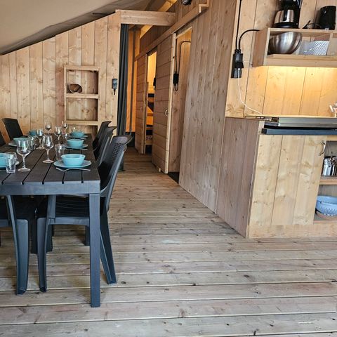 Tente en toile et en bois 6 personnes - y compris les installations sanitaires