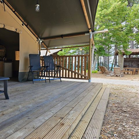 Tente en toile et en bois 6 personnes - y compris les installations sanitaires