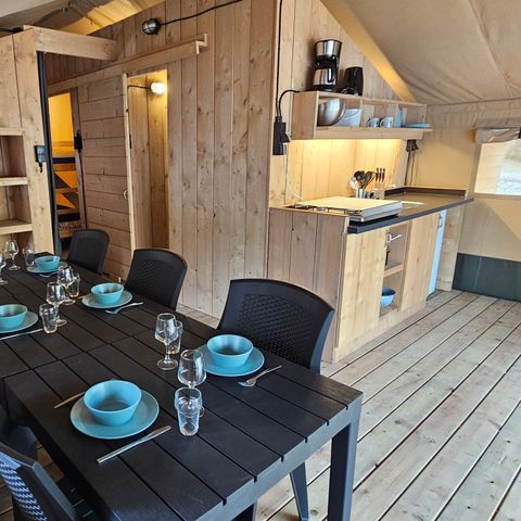 Tente en toile et en bois 6 personnes - y compris les installations sanitaires