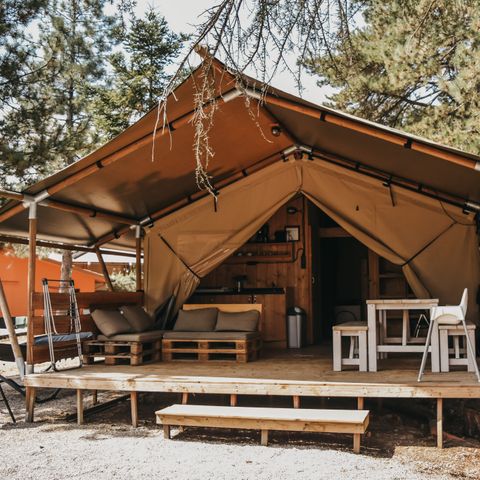 Tente en toile et en bois 4 personnes - y compris les installations sanitaires