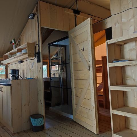 Tente en toile et en bois 4 personnes - y compris les installations sanitaires