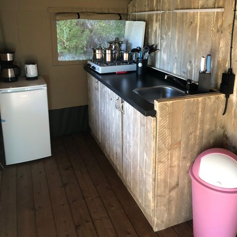TENTE TOILE ET BOIS 4 personnes - y compris les installations sanitaires