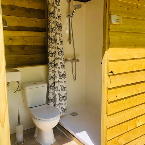 TENTE TOILE ET BOIS 6 personnes - y compris unité sanitaire privée