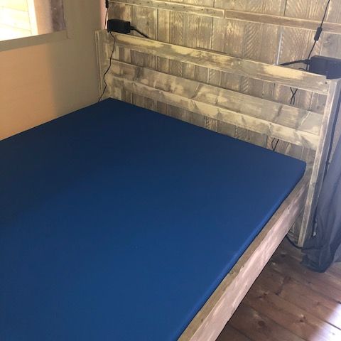 TENTE TOILE ET BOIS 4 personnes - y compris les installations sanitaires