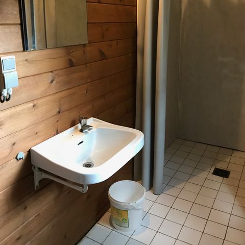 TENTE TOILE ET BOIS 4 personnes - avec unité sanitaire privée