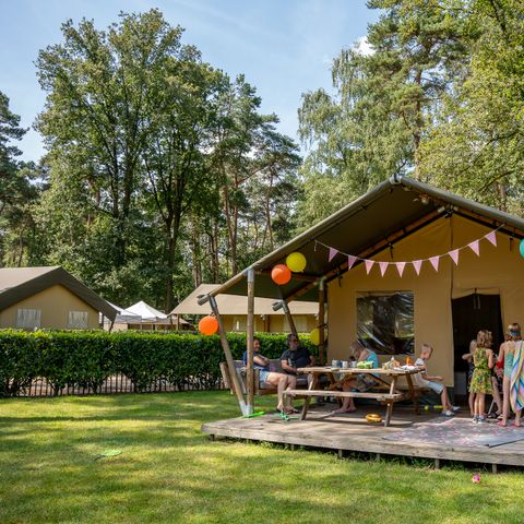TENTE TOILE ET BOIS 6 personnes - y compris les installations sanitaires