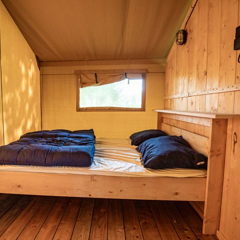 TENTE TOILE ET BOIS 6 personnes - y compris les installations sanitaires