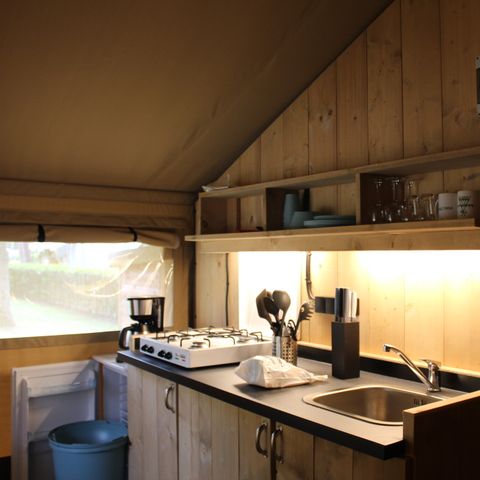 TENTE TOILE ET BOIS 4 personnes - y compris les installations sanitaires