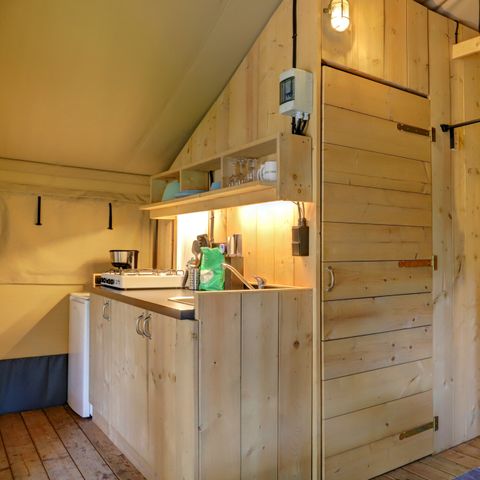 TENTE TOILE ET BOIS 4 personnes - y compris les installations sanitaires