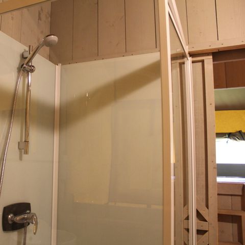 TENTE TOILE ET BOIS 6 personnes - y compris installations sanitaires + toboggan