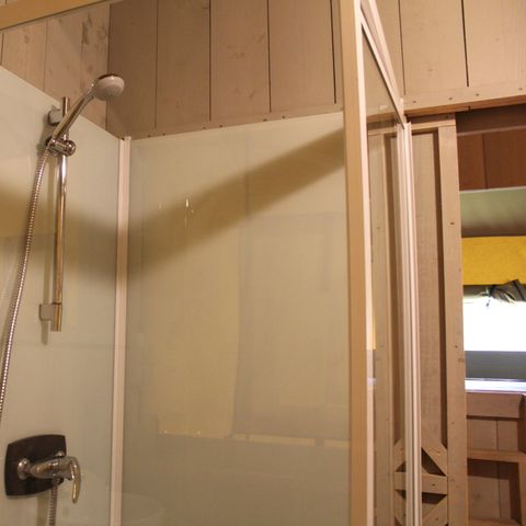 TENTE TOILE ET BOIS 6 personnes - y compris installations sanitaires + toboggan