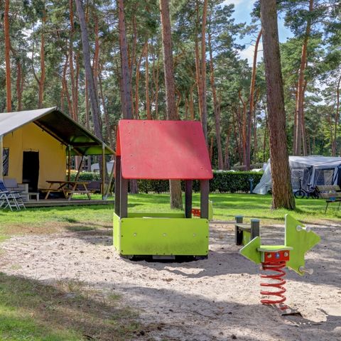 TENTE TOILE ET BOIS 6 personnes - y compris installations sanitaires + toboggan