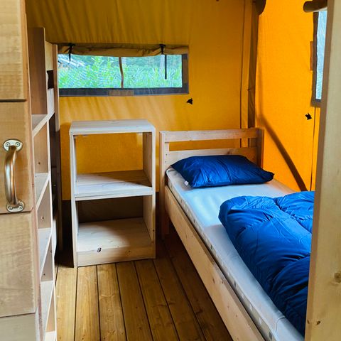 TENTE TOILE ET BOIS 5 personnes - y compris les installations sanitaires