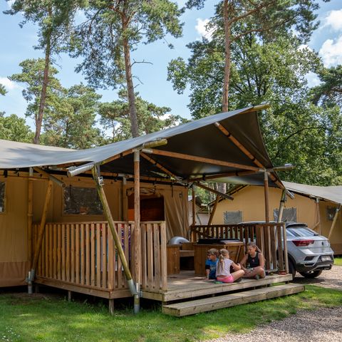 TENTE TOILE ET BOIS 5 personnes - y compris les installations sanitaires