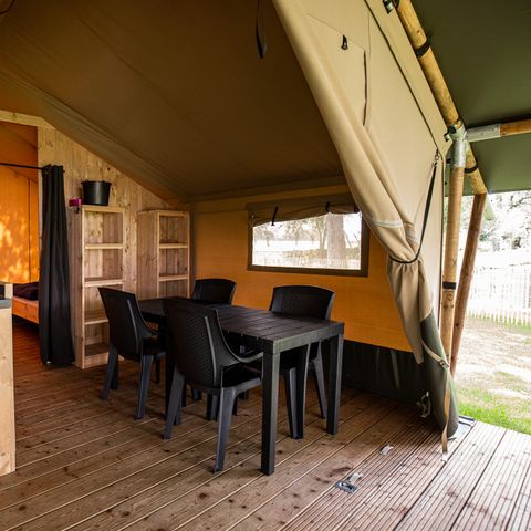 Tente en toile et en bois 4 personnes - y compris les installations sanitaires