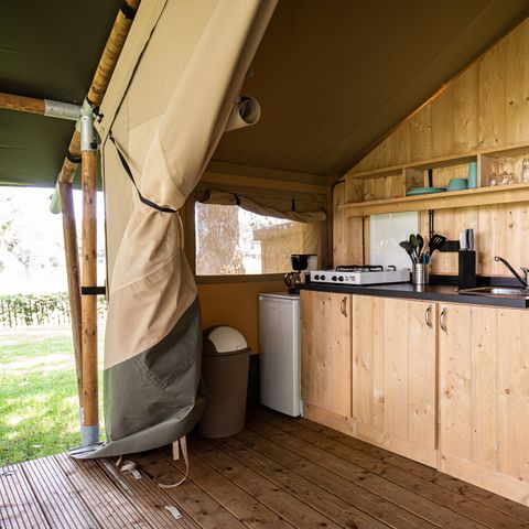 TENTE TOILE ET BOIS 4 personnes - y compris les installations sanitaires