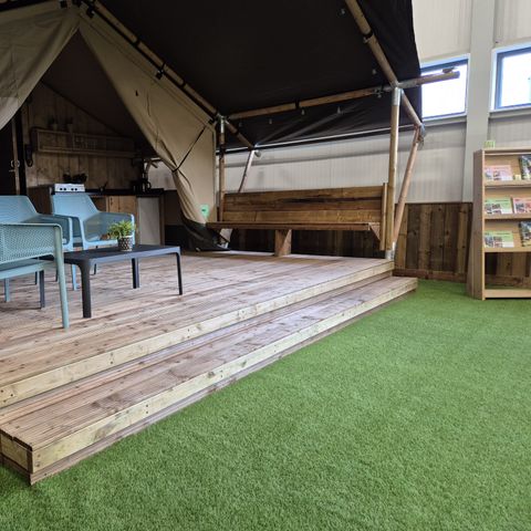 TENTE TOILE ET BOIS 6 personnes - y compris les installations sanitaires