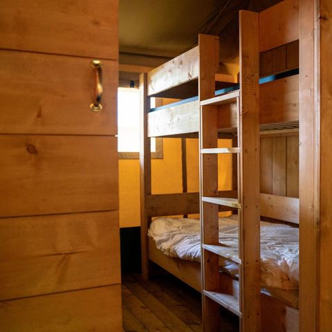 TENTE TOILE ET BOIS 4 personnes - y compris les installations sanitaires