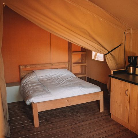 Tente en toile et en bois 6 personnes - bain à remous