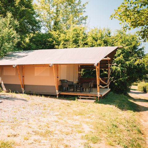 Tente en toile et en bois 6 personnes - bain à remous