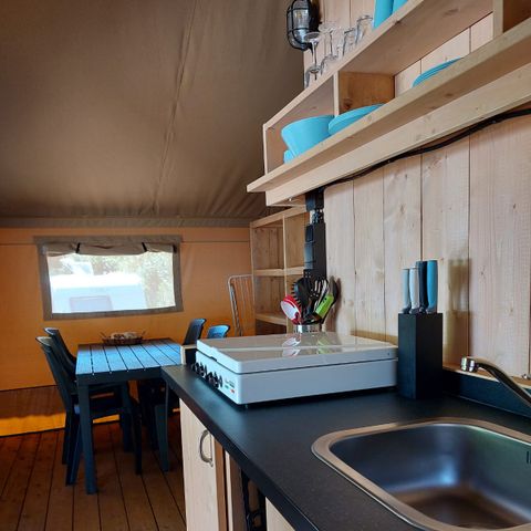 Tente en toile et en bois 4 personnes - y compris les installations sanitaires