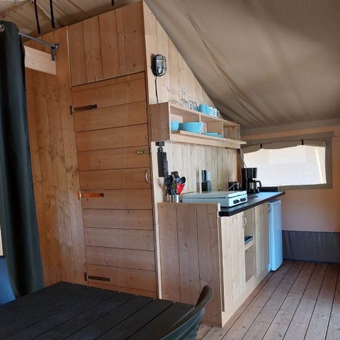 Tente en toile et en bois 4 personnes - y compris les installations sanitaires
