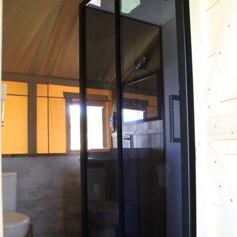 TENTE TOILE ET BOIS 4 personnes - y compris les installations sanitaires