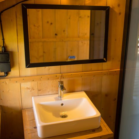 TENTE TOILE ET BOIS 4 personnes - y compris les installations sanitaires