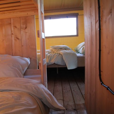 TENTE TOILE ET BOIS 4 personnes - y compris les installations sanitaires