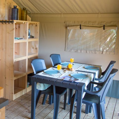Tente en toile et en bois 4 personnes - y compris les installations sanitaires